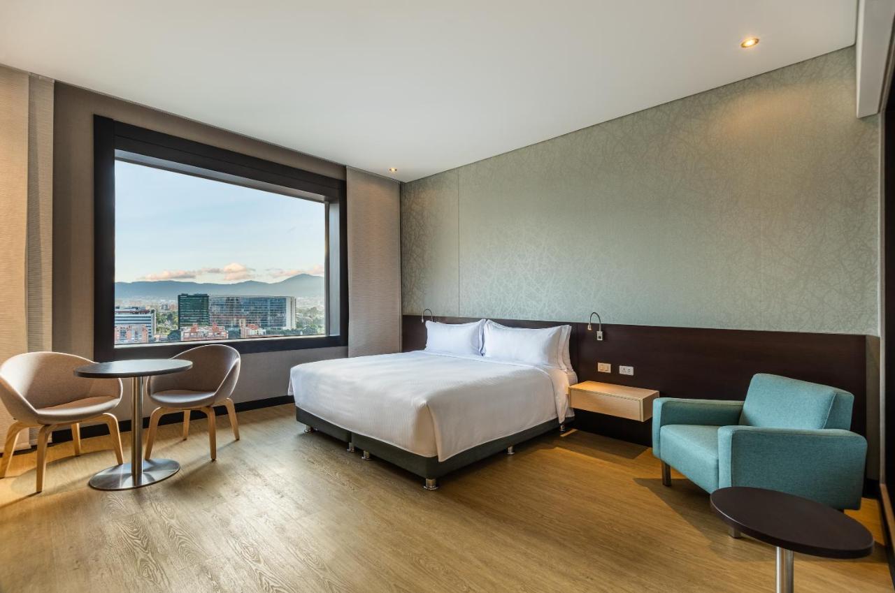 Hilton DoubleTree Bogotá Salitre AR Luxury Hotels Bogota photo: 6